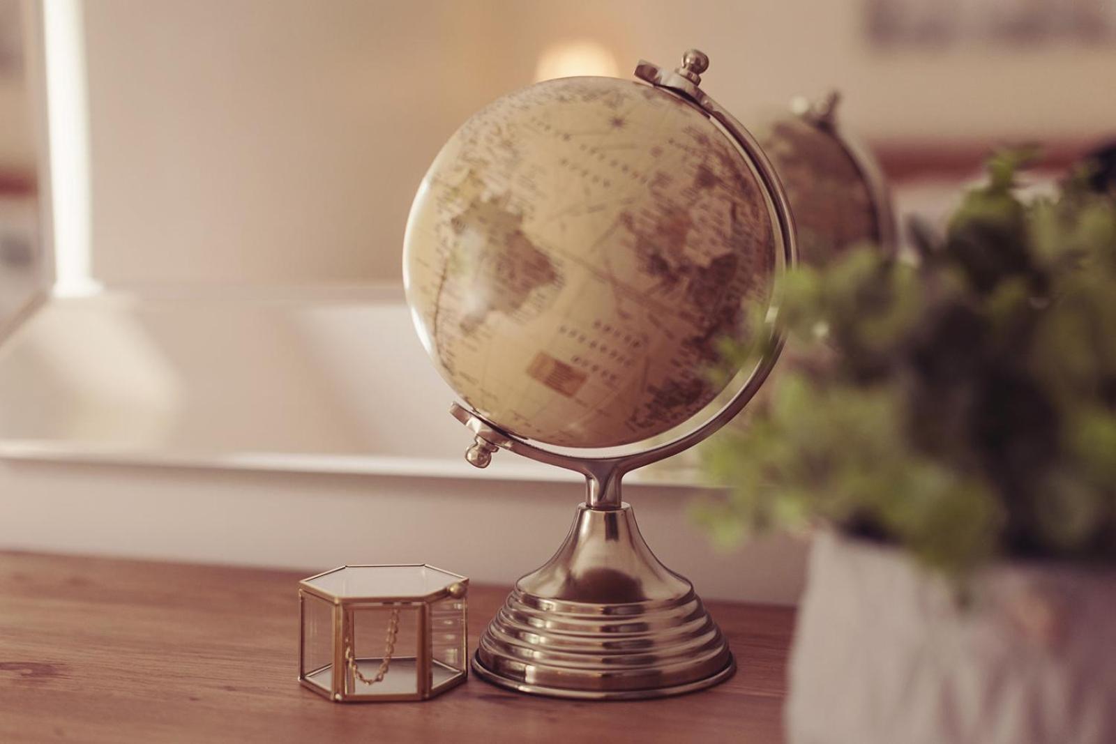 Longlands Inn & Cottages Carnforth Extérieur photo A globe