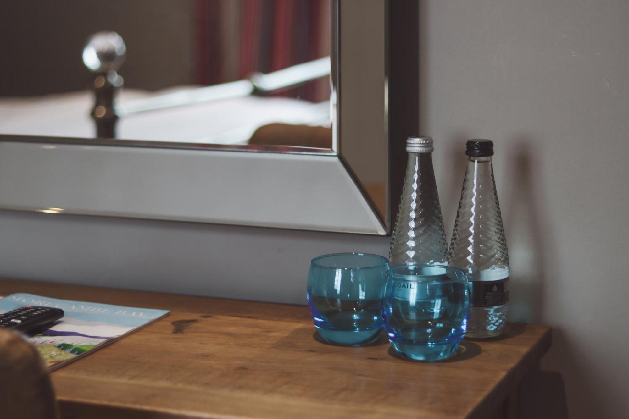 Longlands Inn & Cottages Carnforth Extérieur photo Bottled water in a hotel room