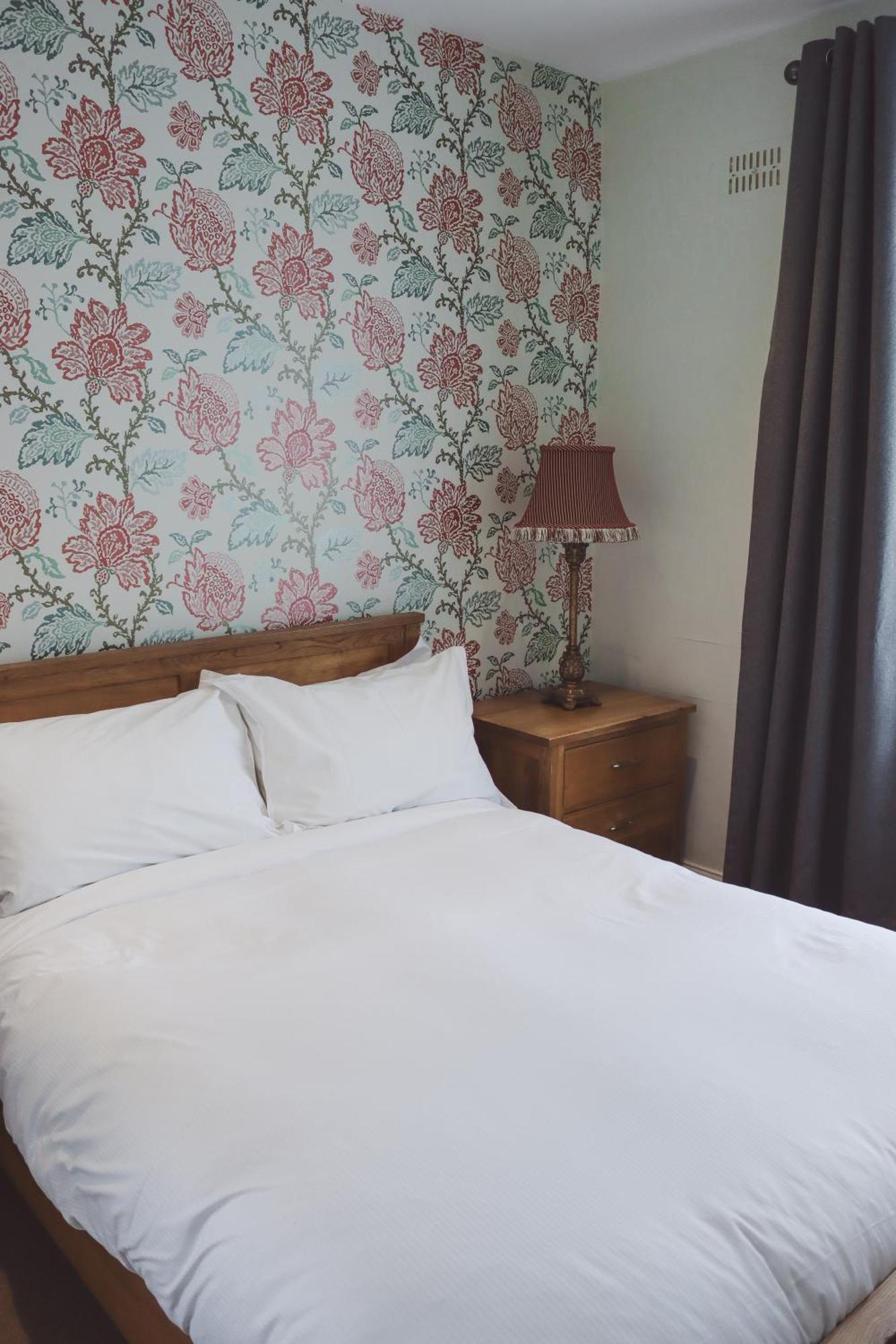 Longlands Inn & Cottages Carnforth Extérieur photo A bedroom at the hotel