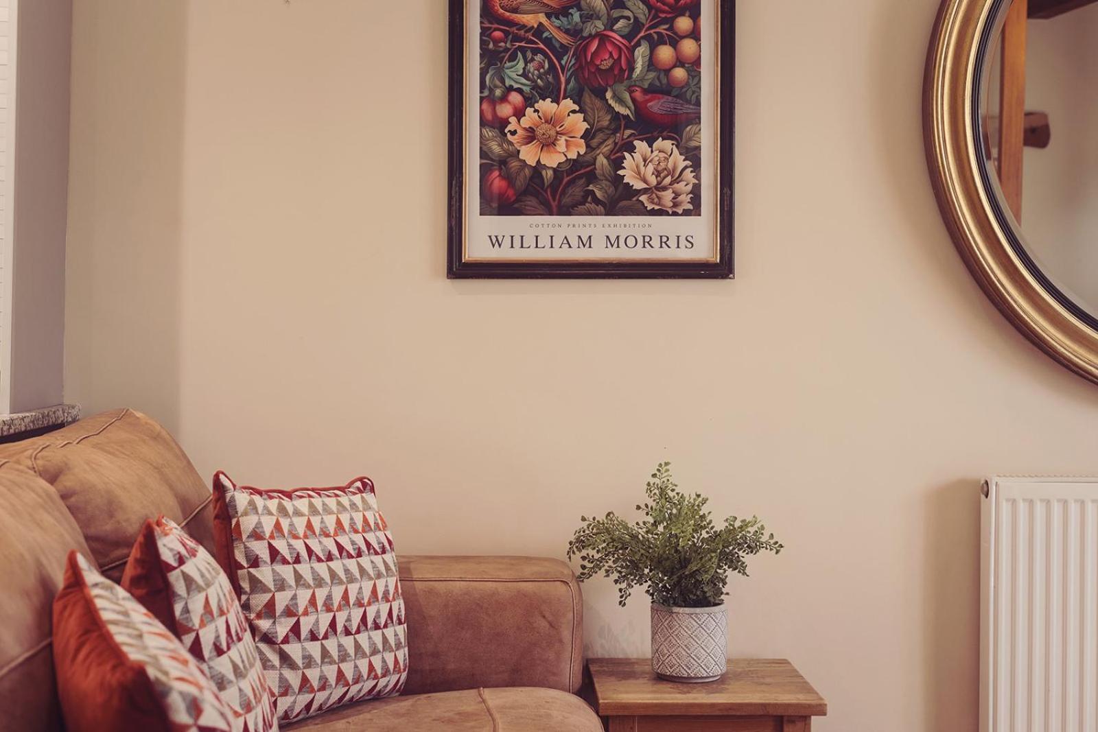 Longlands Inn & Cottages Carnforth Extérieur photo A William Morris print