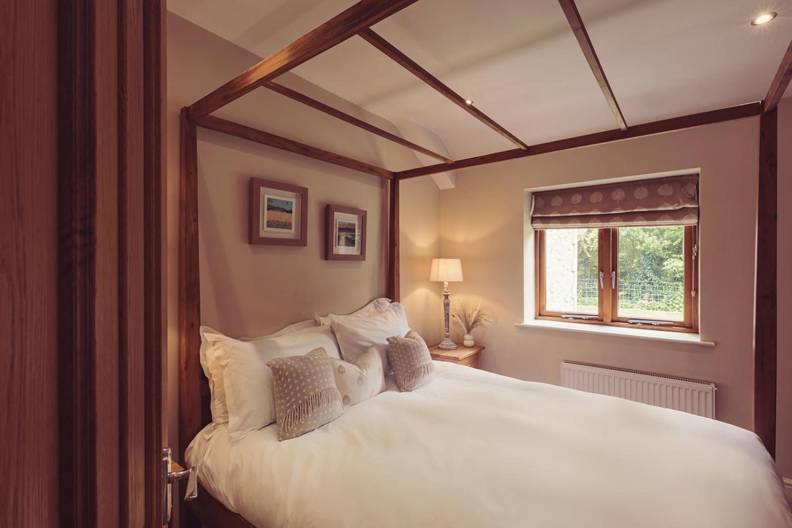 Longlands Inn & Cottages Carnforth Extérieur photo A bedroom at the hotel