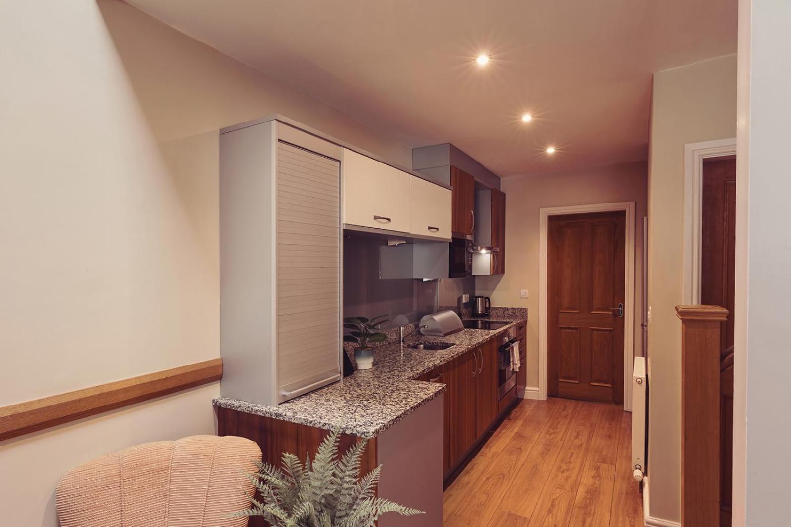 Longlands Inn & Cottages Carnforth Extérieur photo A typical studio apartment
