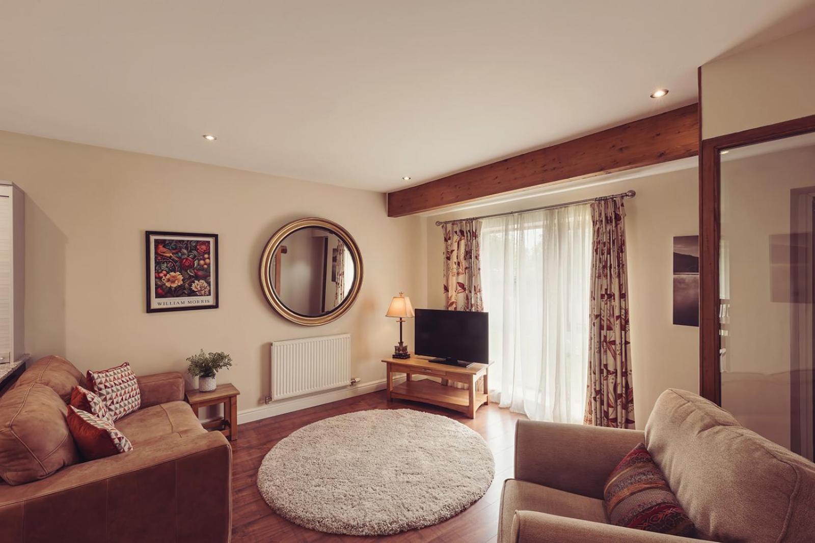 Longlands Inn & Cottages Carnforth Extérieur photo A living room in a typical apartment