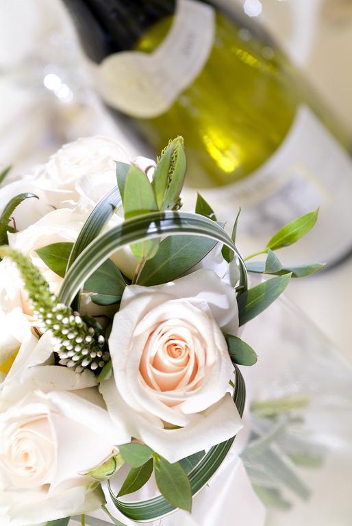 Longlands Inn & Cottages Carnforth Extérieur photo Wedding rings